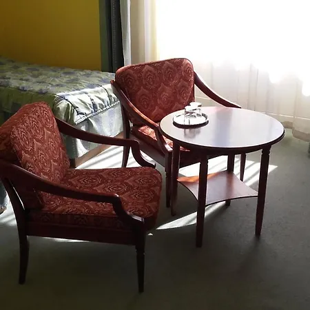 Отель Hotel Central 3*