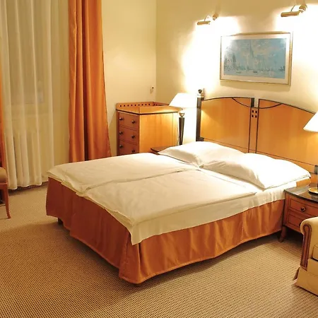 Hotel Central Hotel 3*