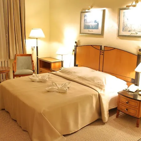 Hotel Central Hotel 3*