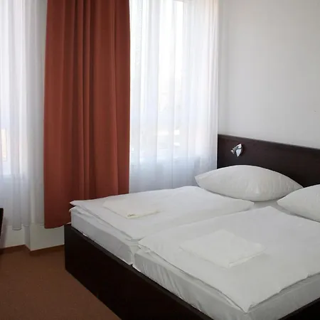 Hotel Central Отель 3*