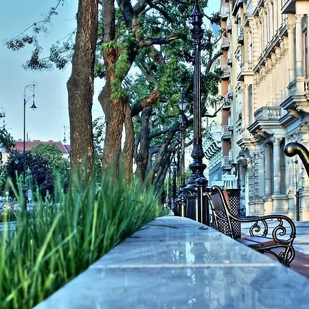 Отель Hotel Central