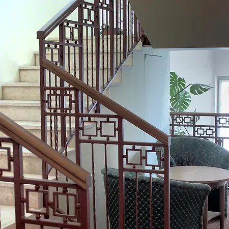 Hotel Central Надьканижа